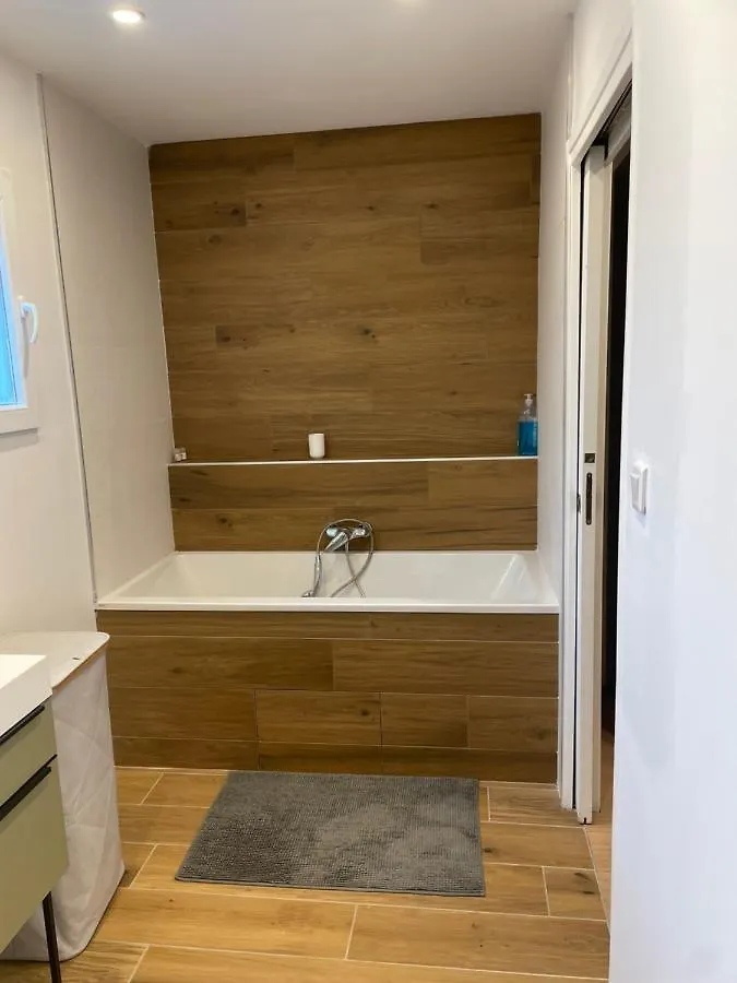 Séjour chez l'habitant Suite Parentale Avec Salle De Bains Et Toilettes Privees Genas