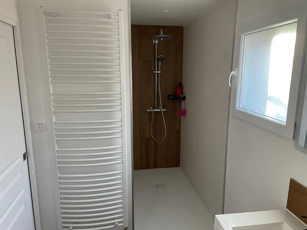 Séjour chez l'habitant Suite Parentale Avec Salle De Bains Et Toilettes Privees Genas