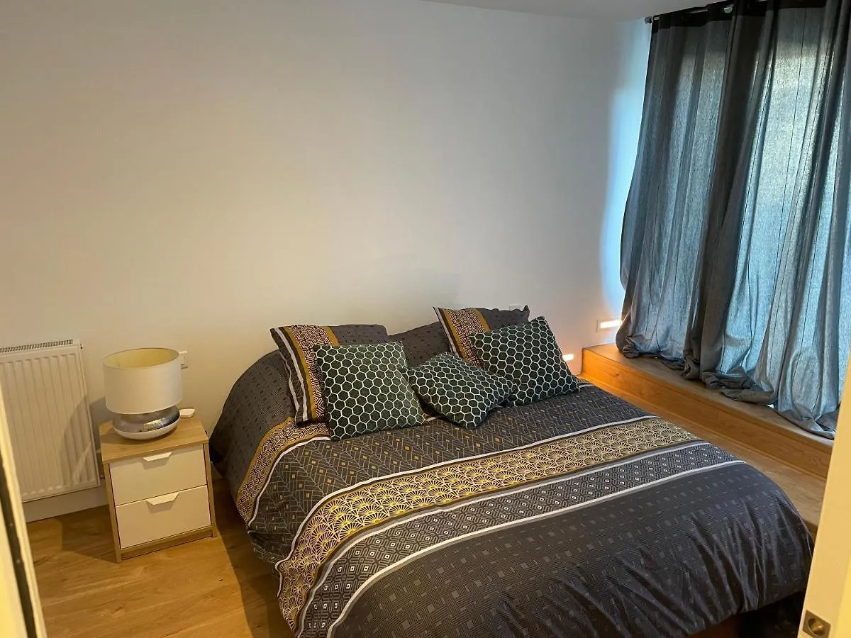 Séjour chez l'habitant Suite Parentale Avec Salle De Bains Et Toilettes Privees Genas France