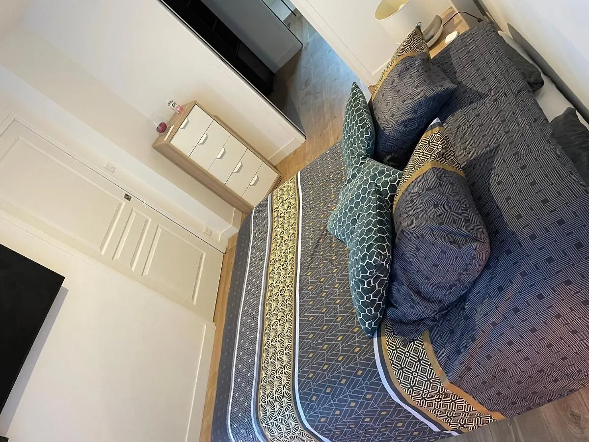 Suite Parentale Avec Salle De Bains Et Toilettes Privees Genas Séjour chez l'habitant